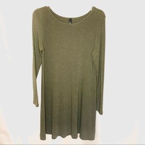 NWOT- Francesca’s Alya Green Button Down Dress